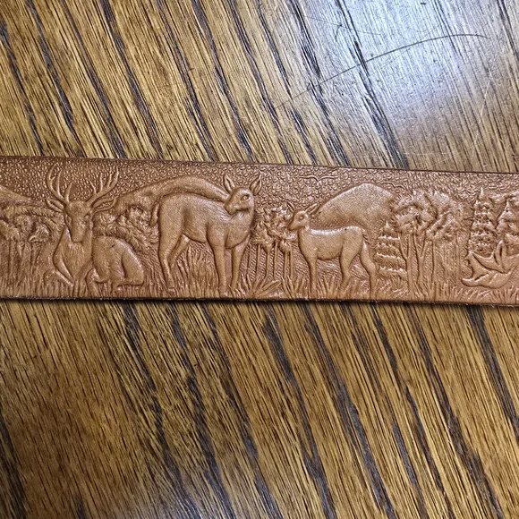Vintage Western Genuine Leather Tooled Belt Deer Forest Scene Made USA Hunting - Picture 9 of 13